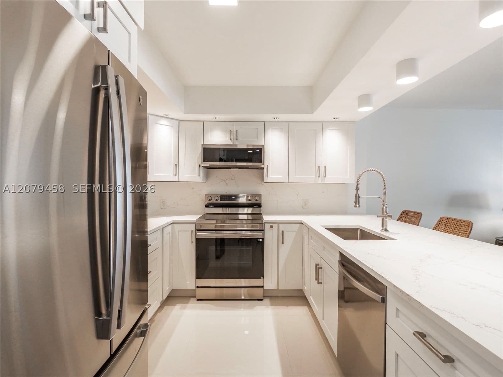1+1 Condo — 5701 Collins Ave #307, Miami Beach, FL 33140