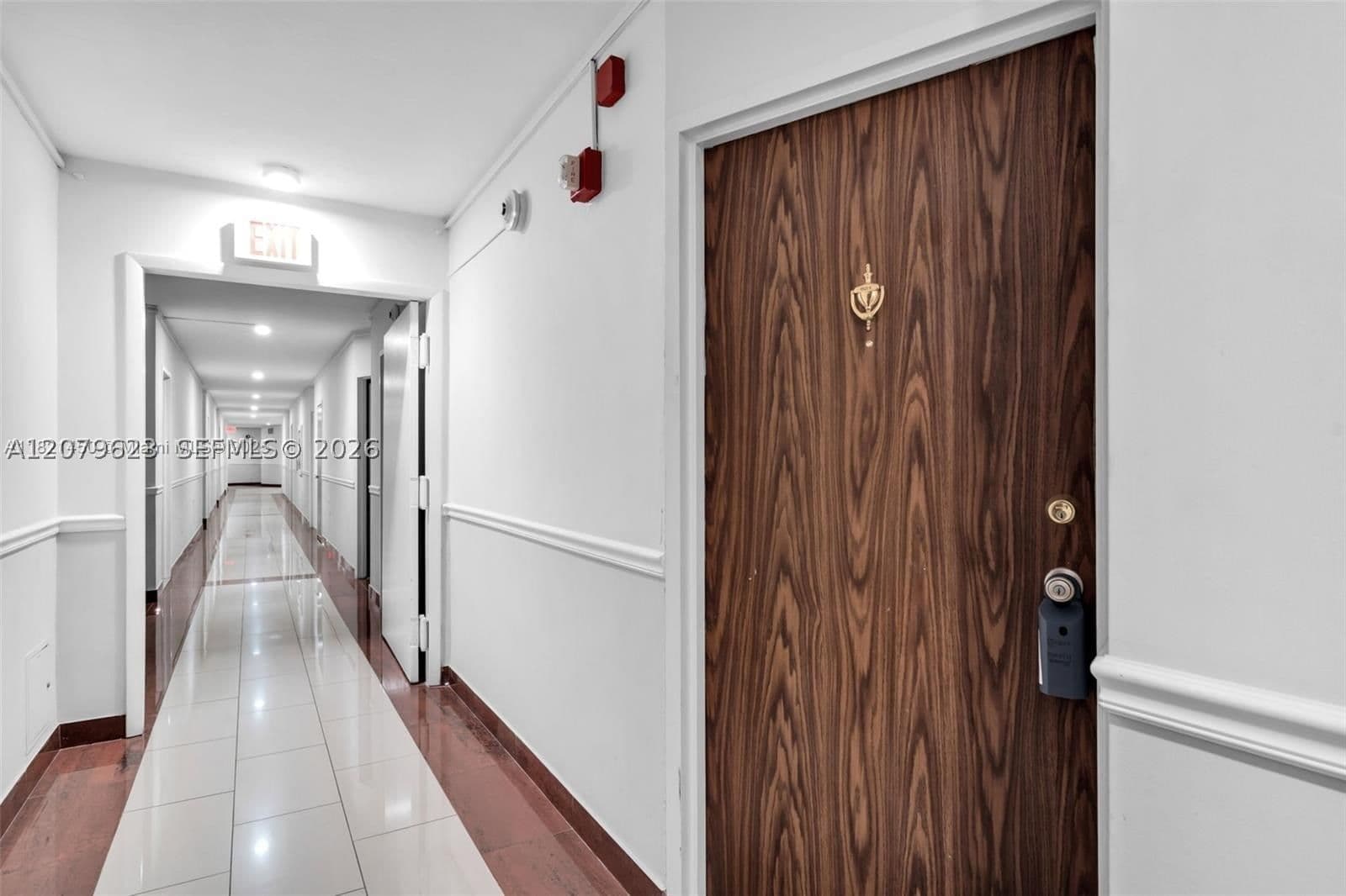 Condo — 2899 Collins Ave #1734, Miami Beach, FL 33140