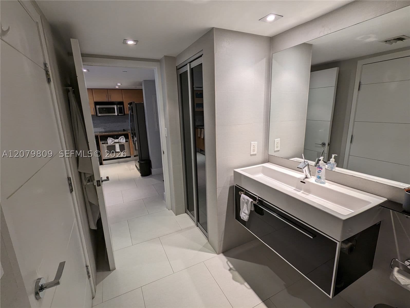 1-bedroom Condo — 2101 Brickell Ave #1104, Miami, FL 33129