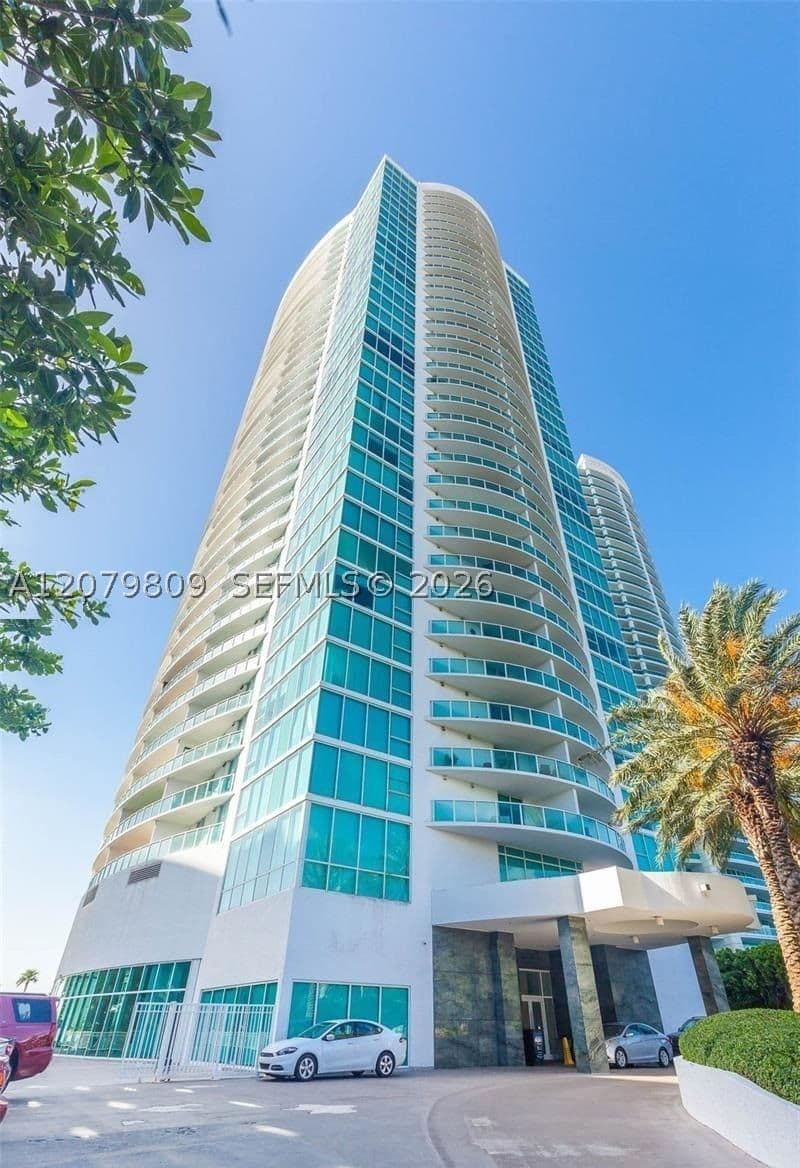 1-bedroom Condo — 2101 Brickell Ave #1104, Miami, FL 33129