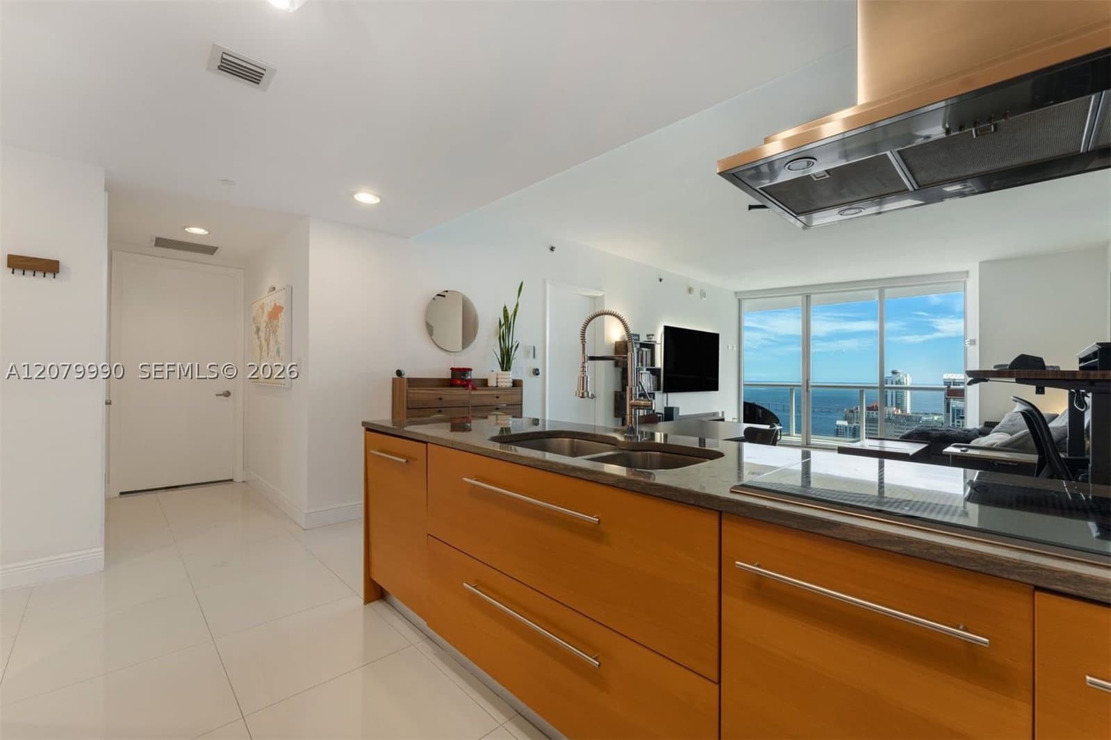 1+1 Condo — 495 Brickell Ave #4709, Miami, FL 33131