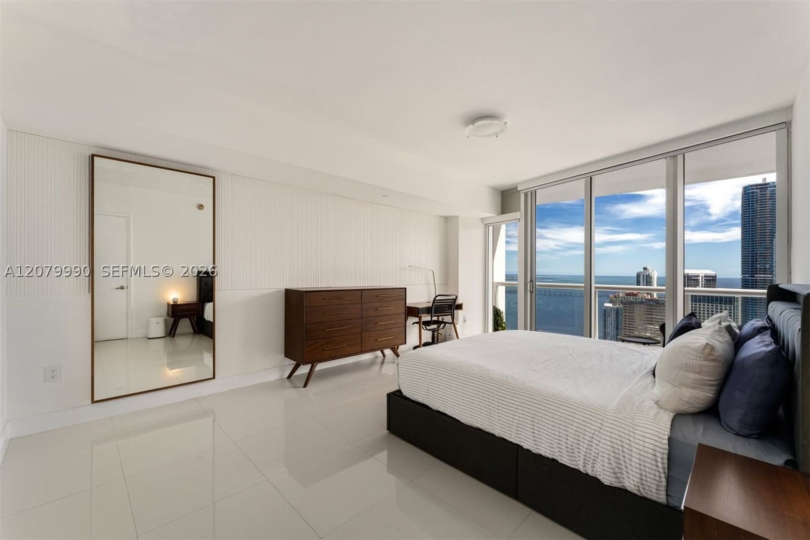 1+1 Condo — 495 Brickell Ave #4709, Miami, FL 33131