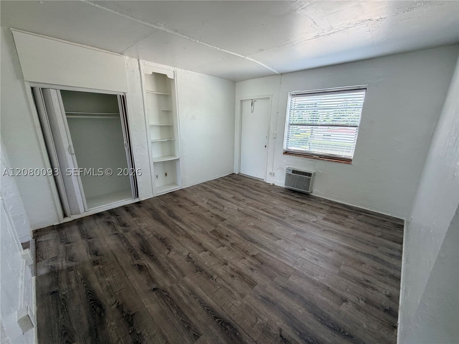 2+1 Mülk — 10040 7 Ct #3-C, Miami, FL 33150