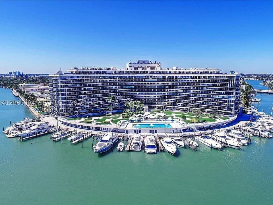 2+1 Condo — Miami Beach, FL 33141