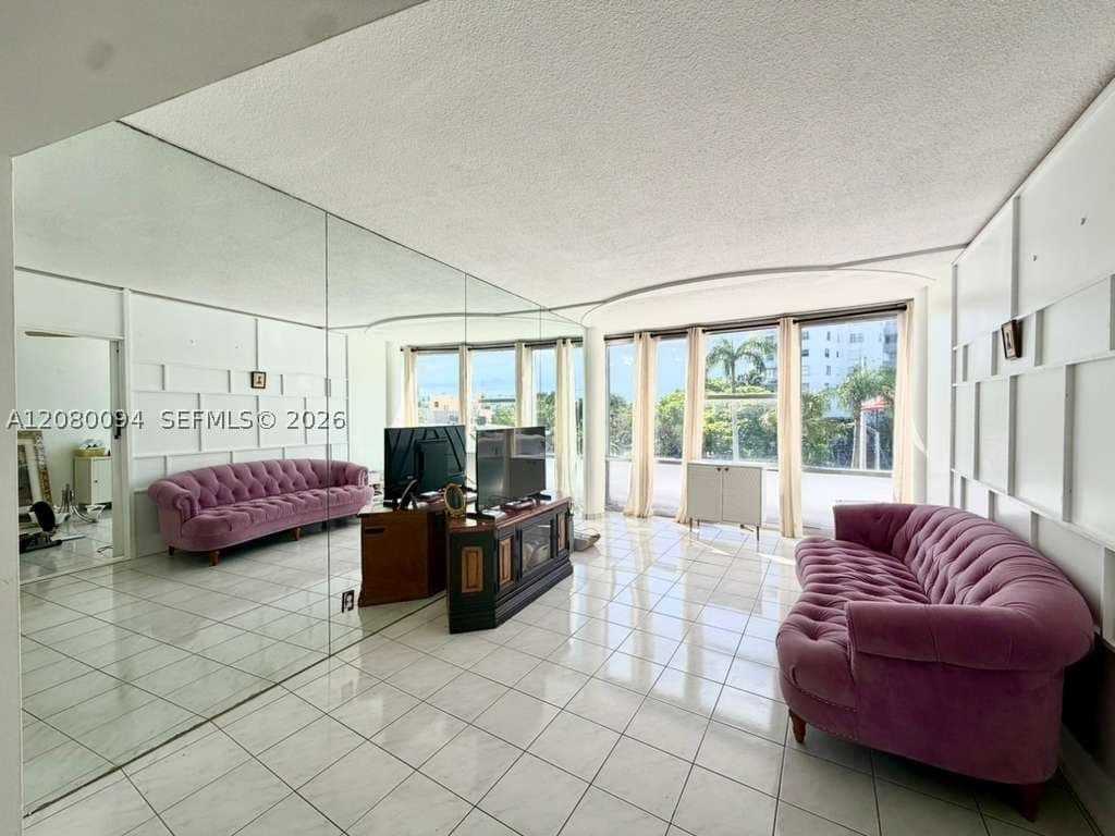 2+1 Condo — Miami Beach, FL 33141