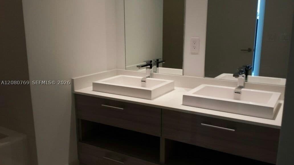2+1 Condo — 1300 Miami Ave #1702, Miami, FL 33130
