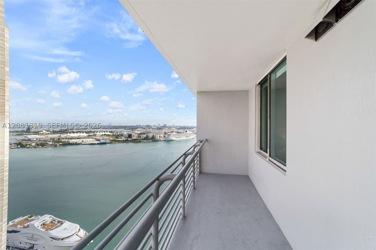 1+1 Condo — 335 Biscayne Blvd #2904, Miami, FL 33131