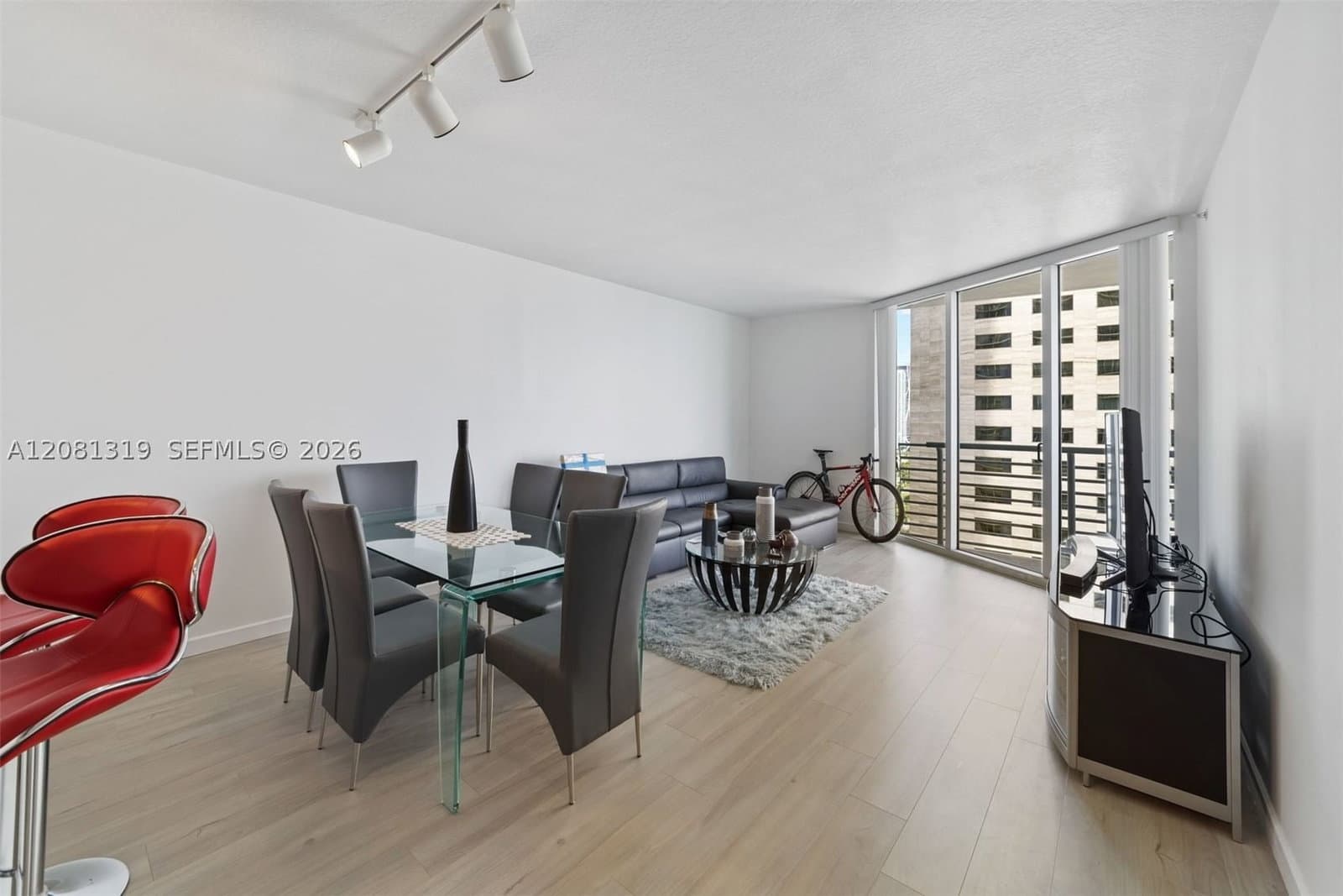1+1 Condo — 335 Biscayne Blvd #2904, Miami, FL 33131