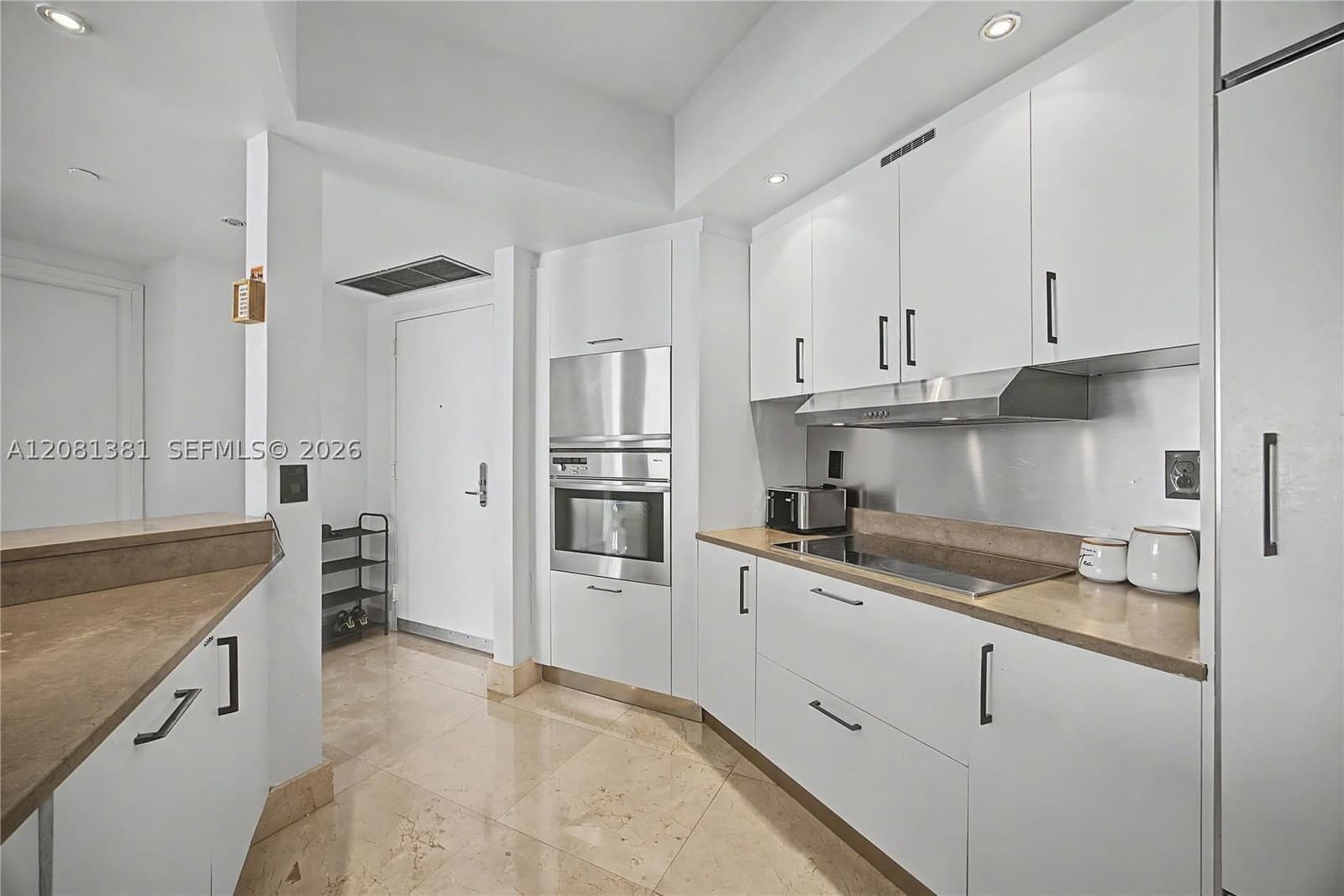 2+1 Condo — 450 Alton Rd #2406, Miami Beach, FL 33139