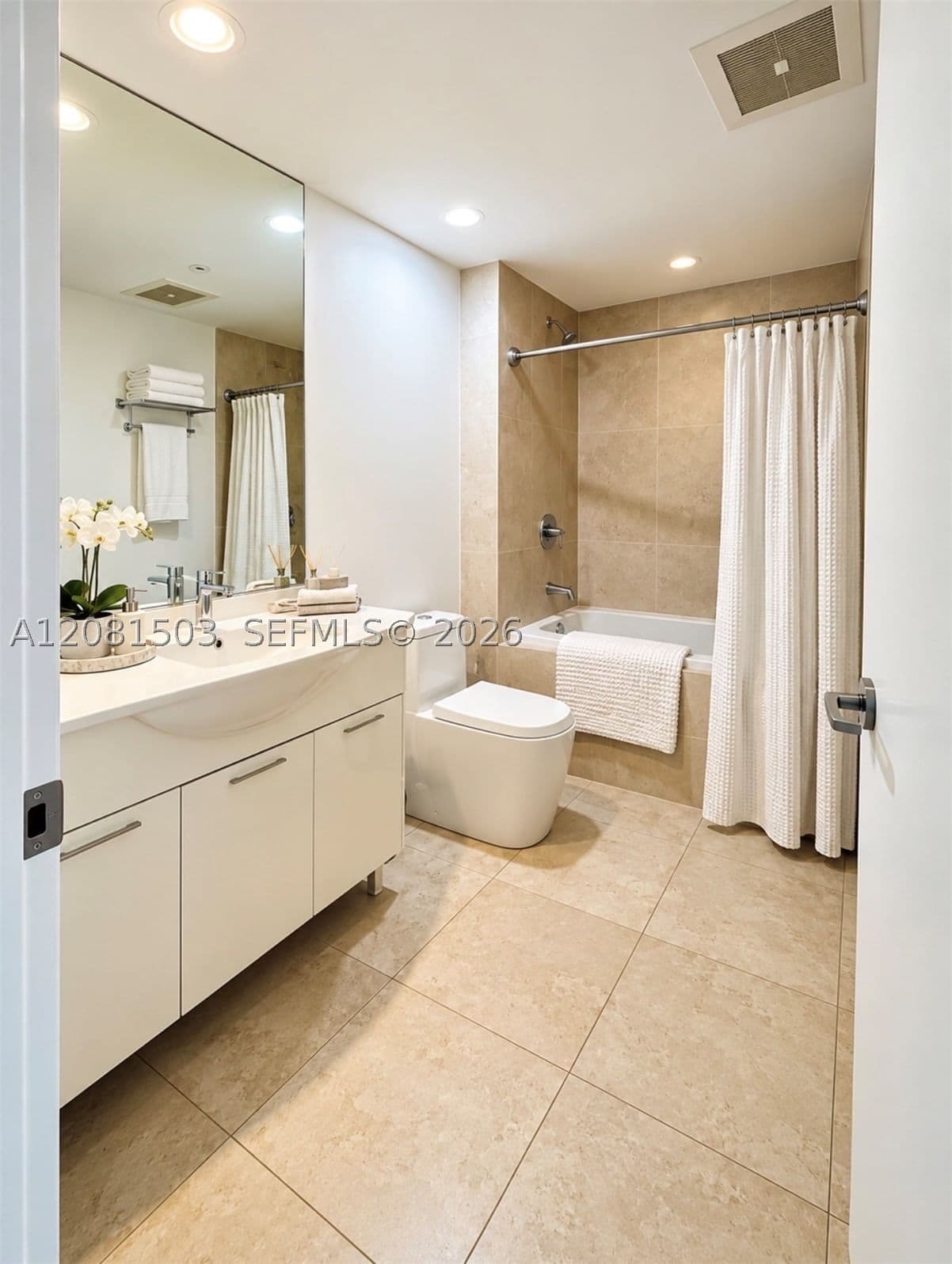 Condo — 475 Brickell Ave #4910, Miami, FL 33131