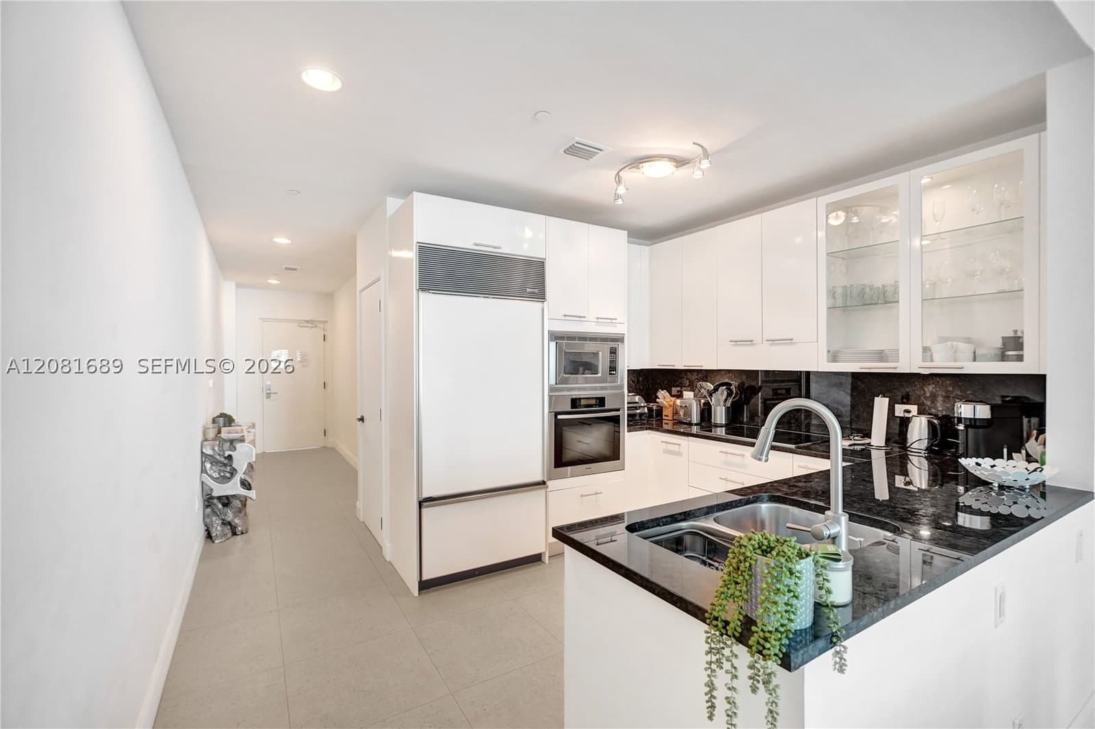 2+1 Condo — 6799 Collins Ave #201, Miami Beach, FL 33141