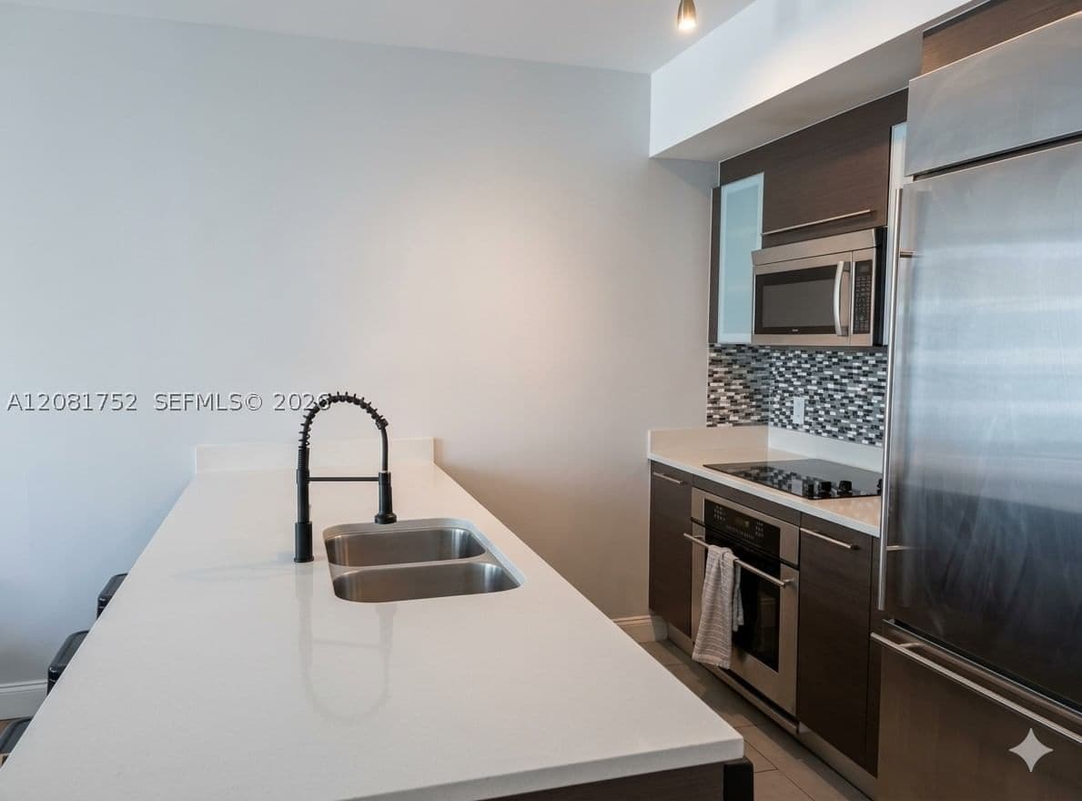 1+1 Condo — 500 Brickell Ave #1806, Miami, FL 33131