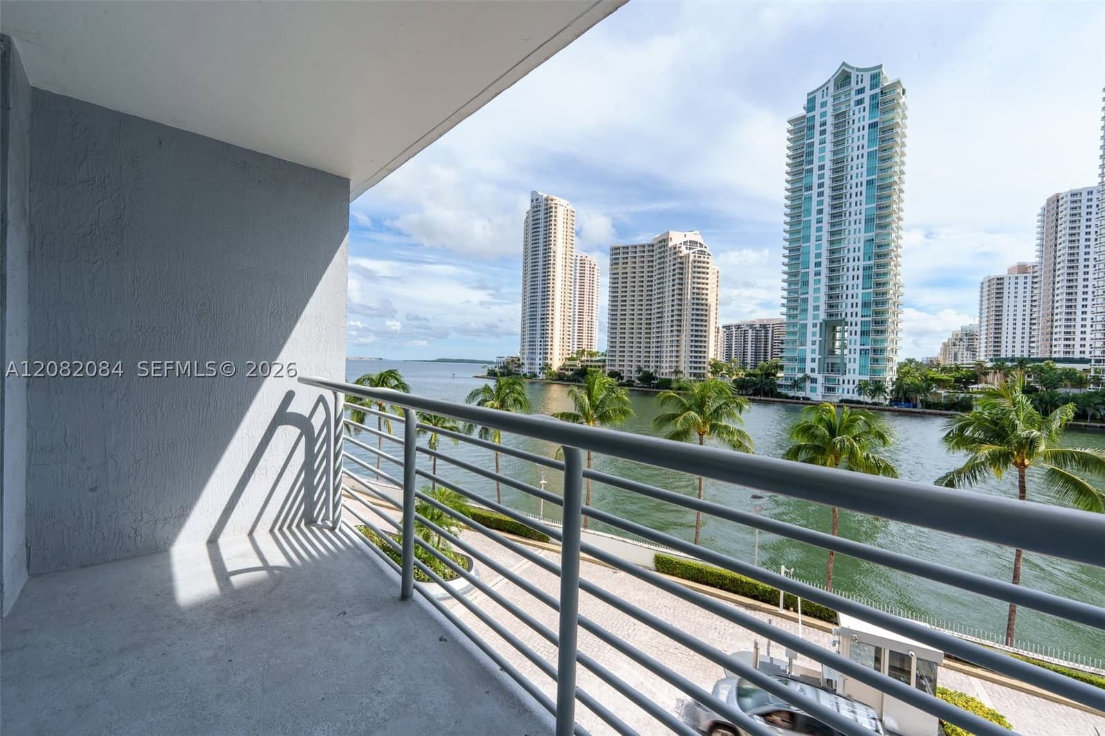 2+1 Condo — 325 Biscayne Blvd #415, Miami, FL 33131