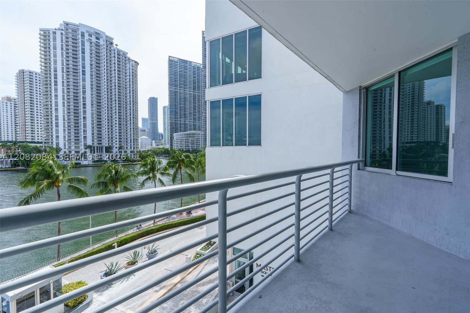2+1 Condo — 325 Biscayne Blvd #415, Miami, FL 33131