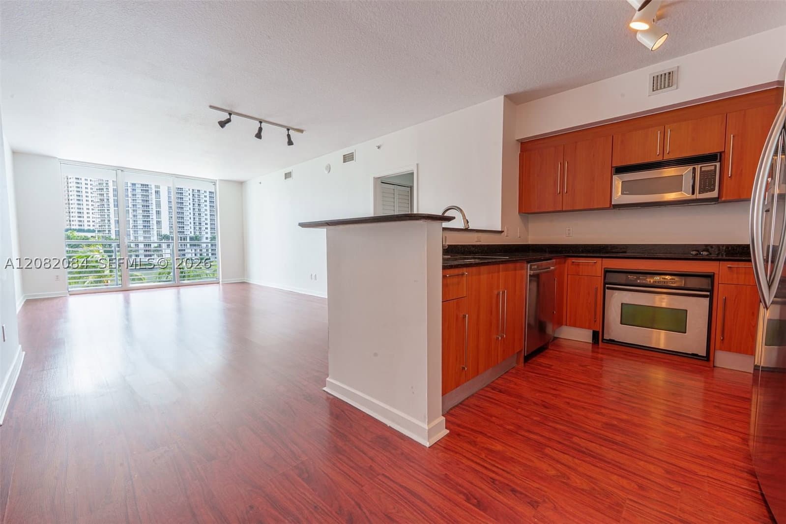2+1 Condo — 325 Biscayne Blvd #415, Miami, FL 33131