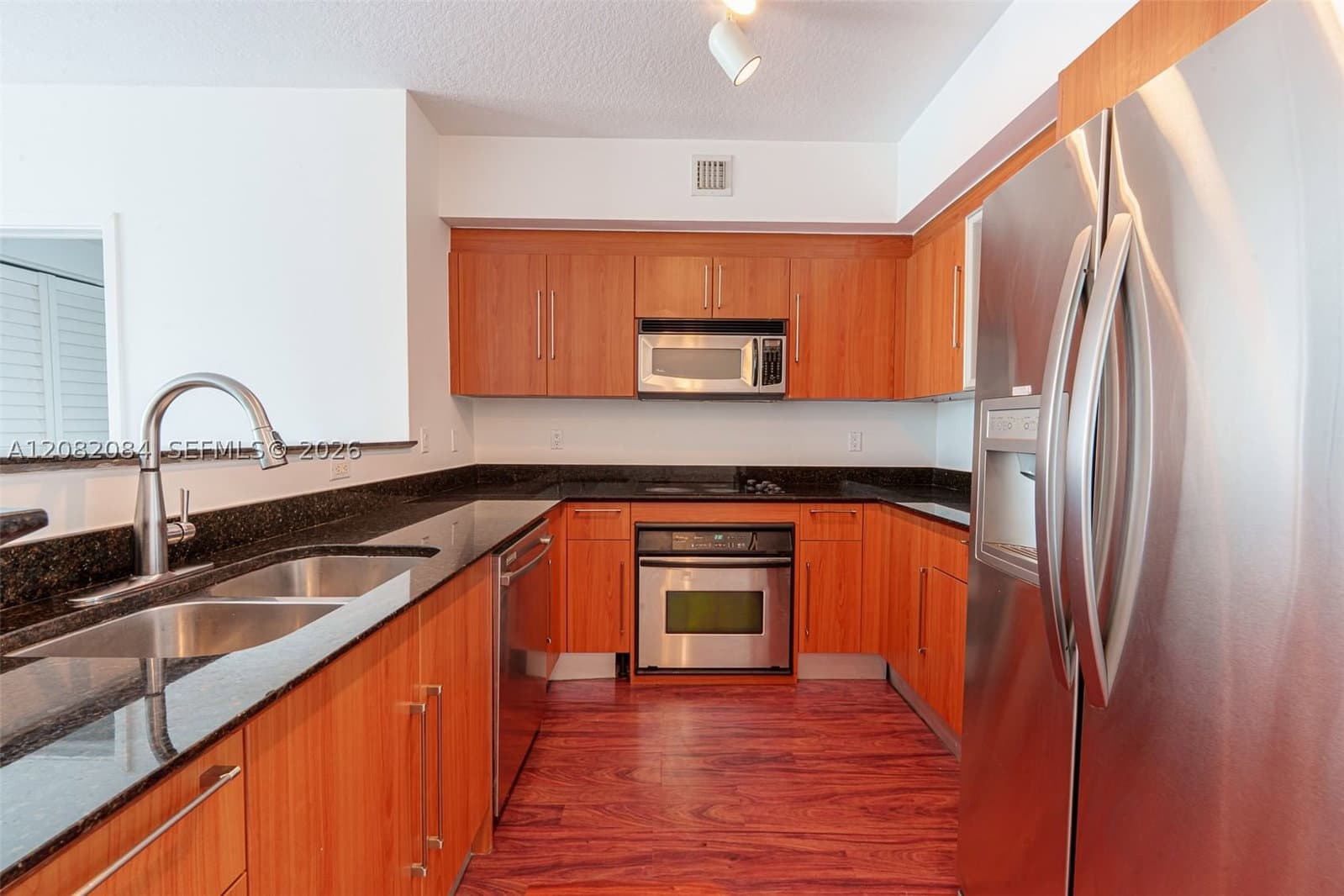 2+1 Condo — 325 Biscayne Blvd #415, Miami, FL 33131