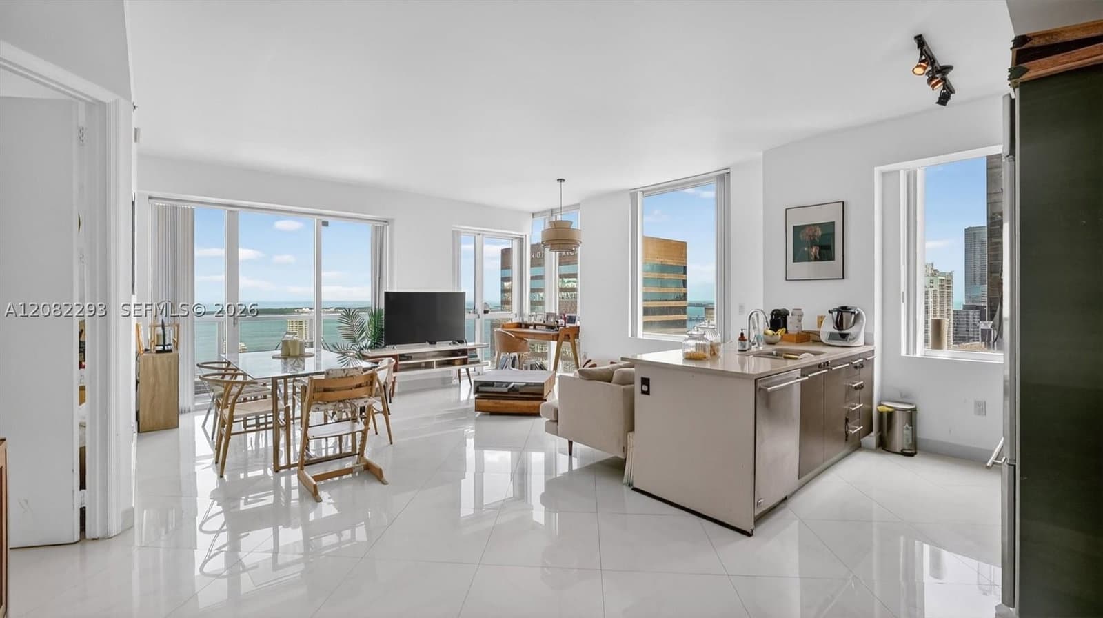 2-bedroom Condo — 500 Brickell Ave #4102, Miami, FL 33131
