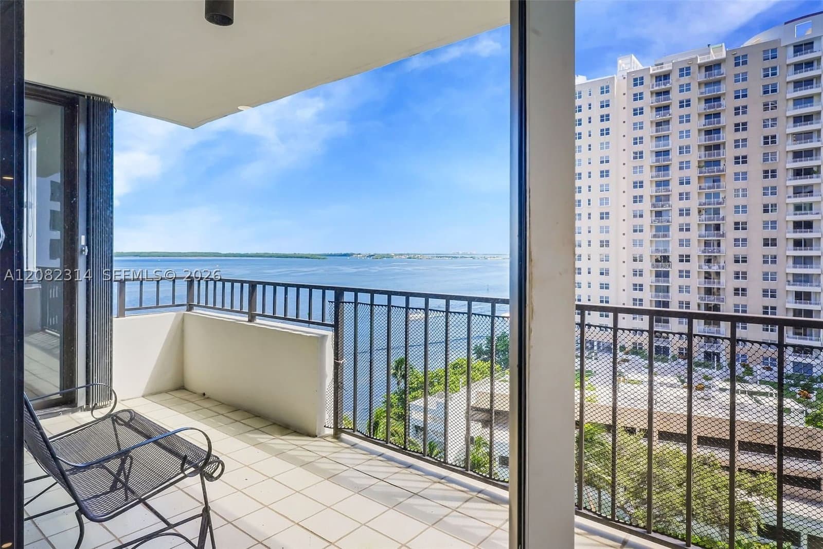 2+1 Condo — 520 Brickell Key Dr #A1007, Miami, FL 33131