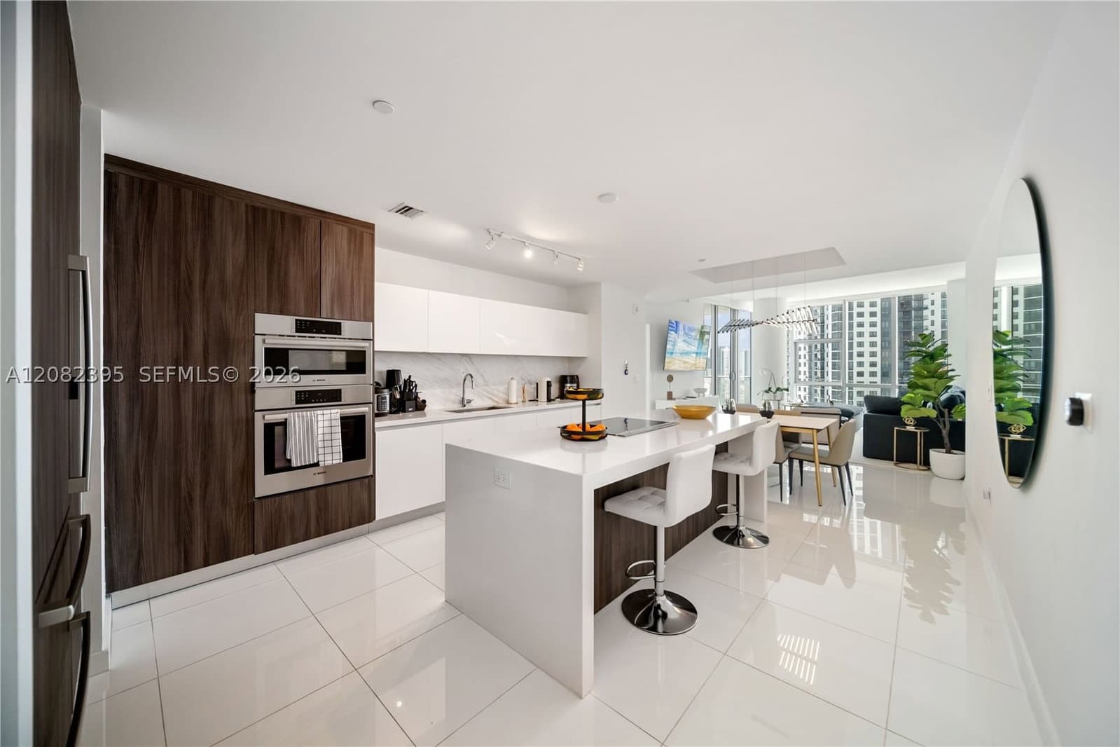 3-bedroom Condo — 851 1st Ave #2011, Miami, FL 33132