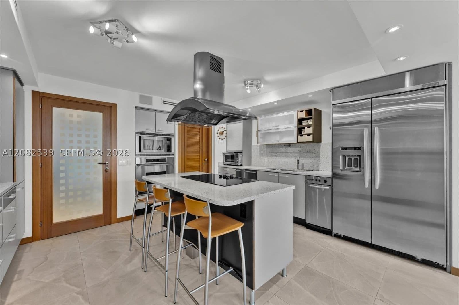 3-bedroom Condo — 2 Grove Isle Dr #B1709, Miami, FL 33133