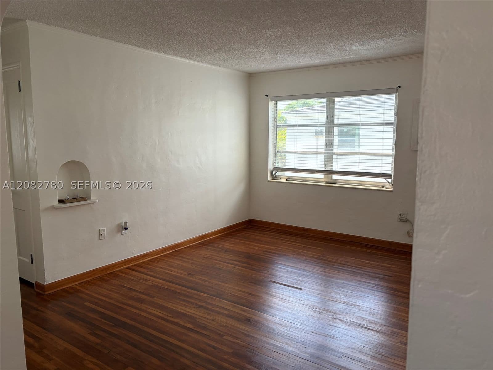 2-bedroom Condo — 16 Santillane Ave #4, Coral Gables, FL 33134
