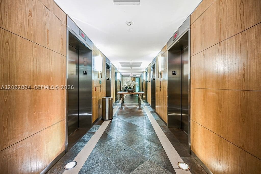 2+1 Condo — 92 3rd St #4806, Miami, FL 33130