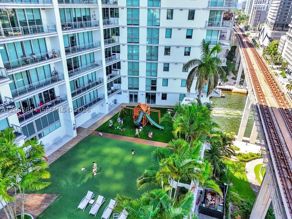 2+1 Condo — 92 3rd St #4806, Miami, FL 33130