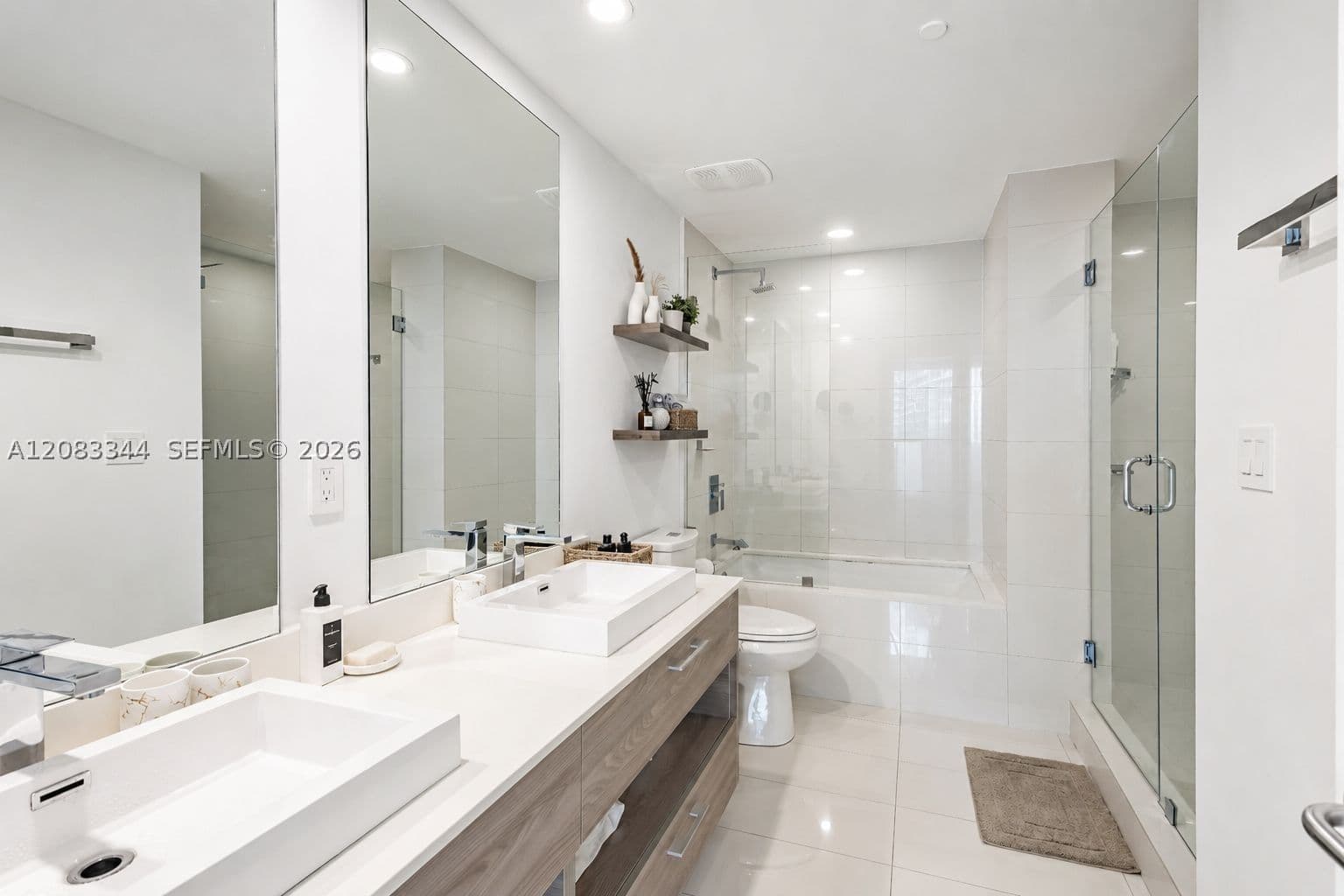 3-bedroom Condo — 1300 Miami Ave #2006, Miami, FL 33130