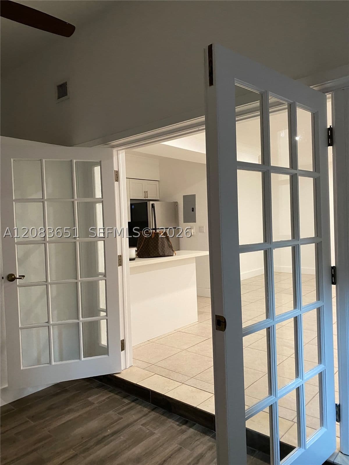 1-bedroom Condo — 1 Edgewater Dr + DEN #103, Coral Gables, FL 33133