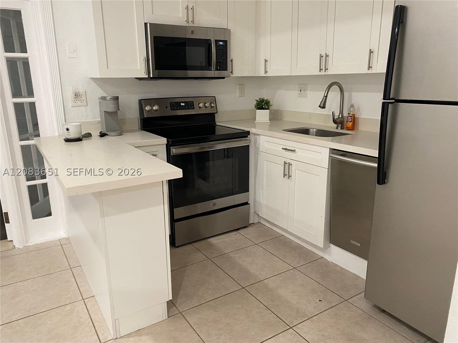 1-bedroom Condo — 1 Edgewater Dr + DEN #103, Coral Gables, FL 33133