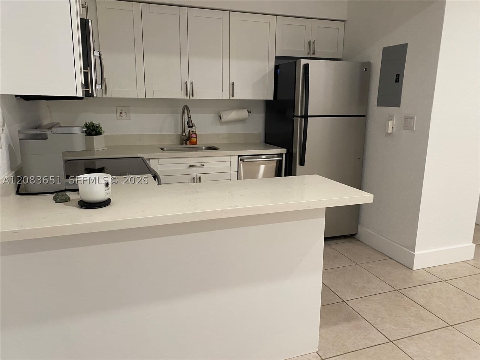 1-bedroom Condo — 1 Edgewater Dr + DEN #103, Coral Gables, FL 33133
