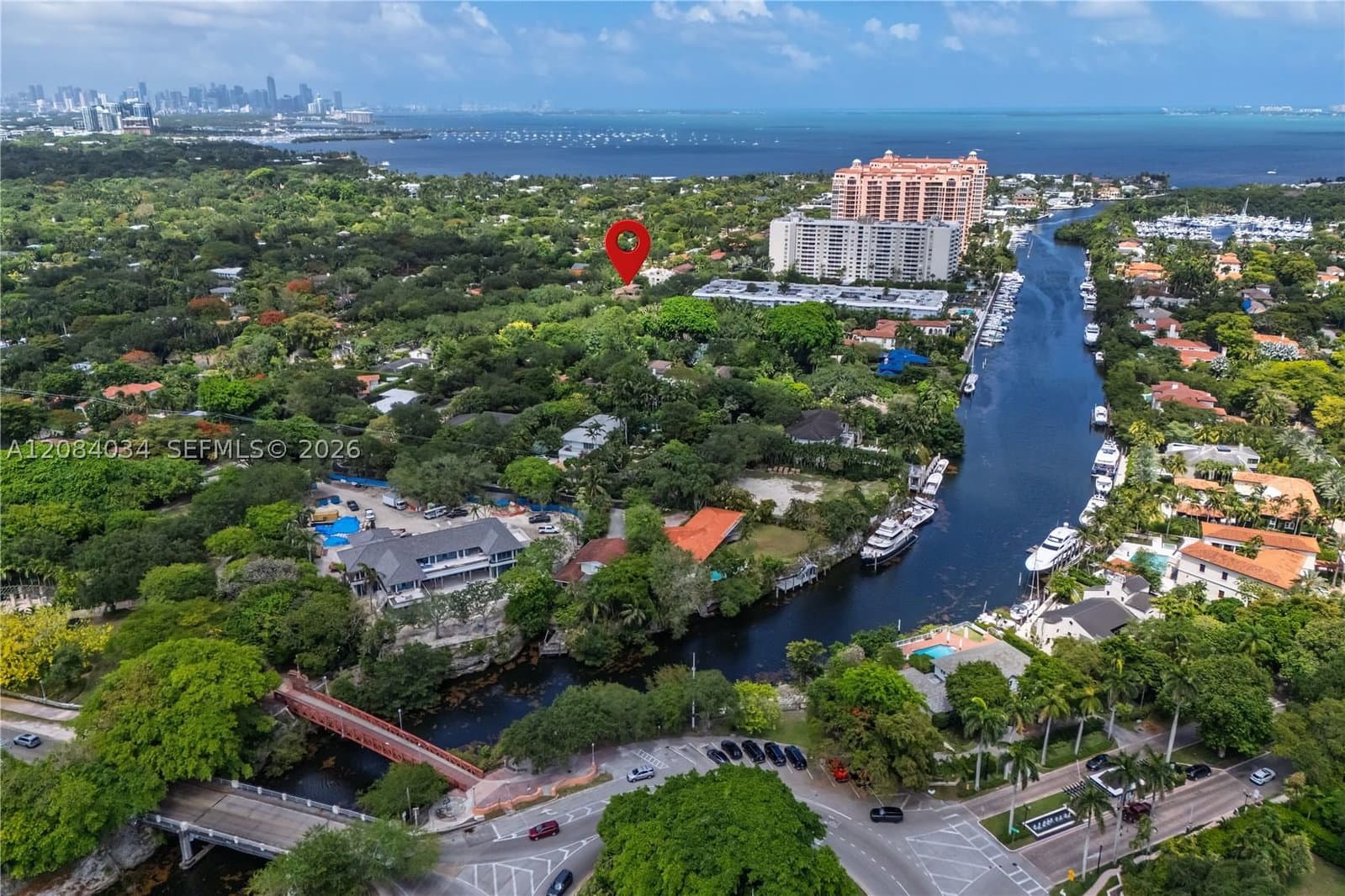 2-bedroom Apartment — 125 Edgewater Dr #14, Coral Gables, FL 33133