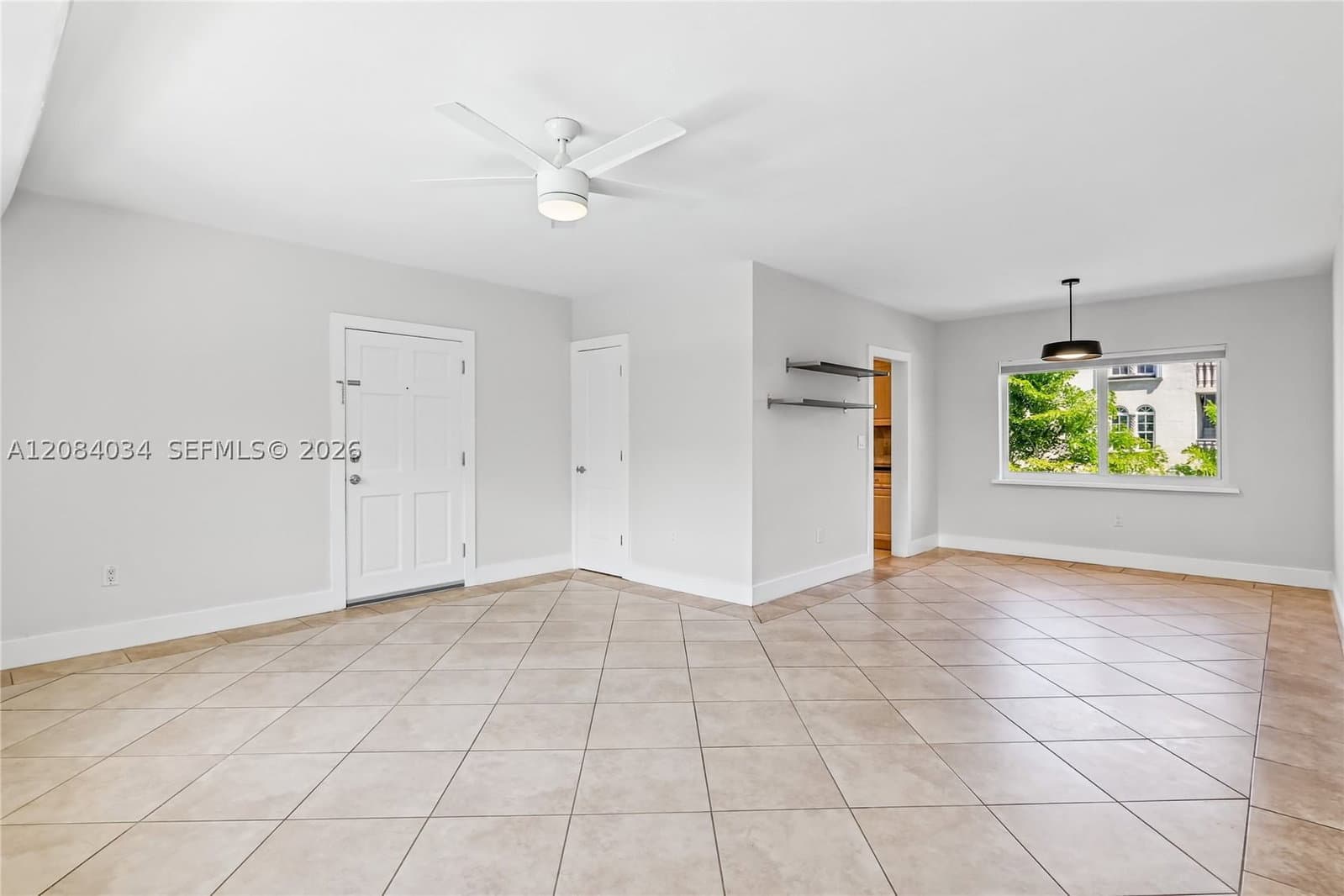 2-bedroom Apartment — 125 Edgewater Dr #14, Coral Gables, FL 33133