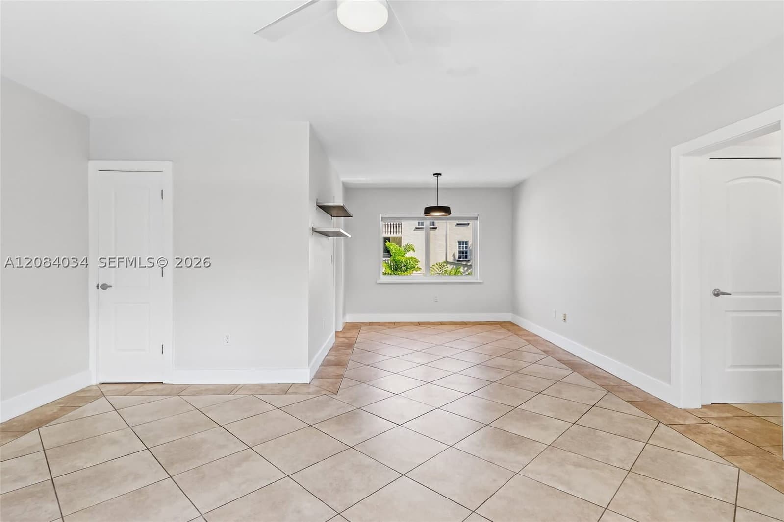2-bedroom Apartment — 125 Edgewater Dr #14, Coral Gables, FL 33133