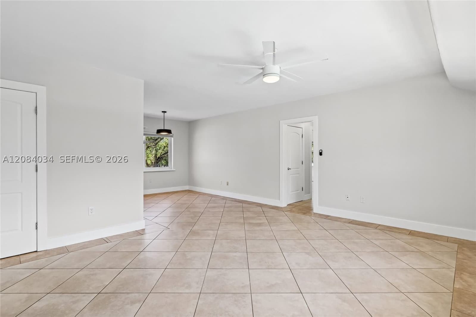 2-bedroom Apartment — 125 Edgewater Dr #14, Coral Gables, FL 33133