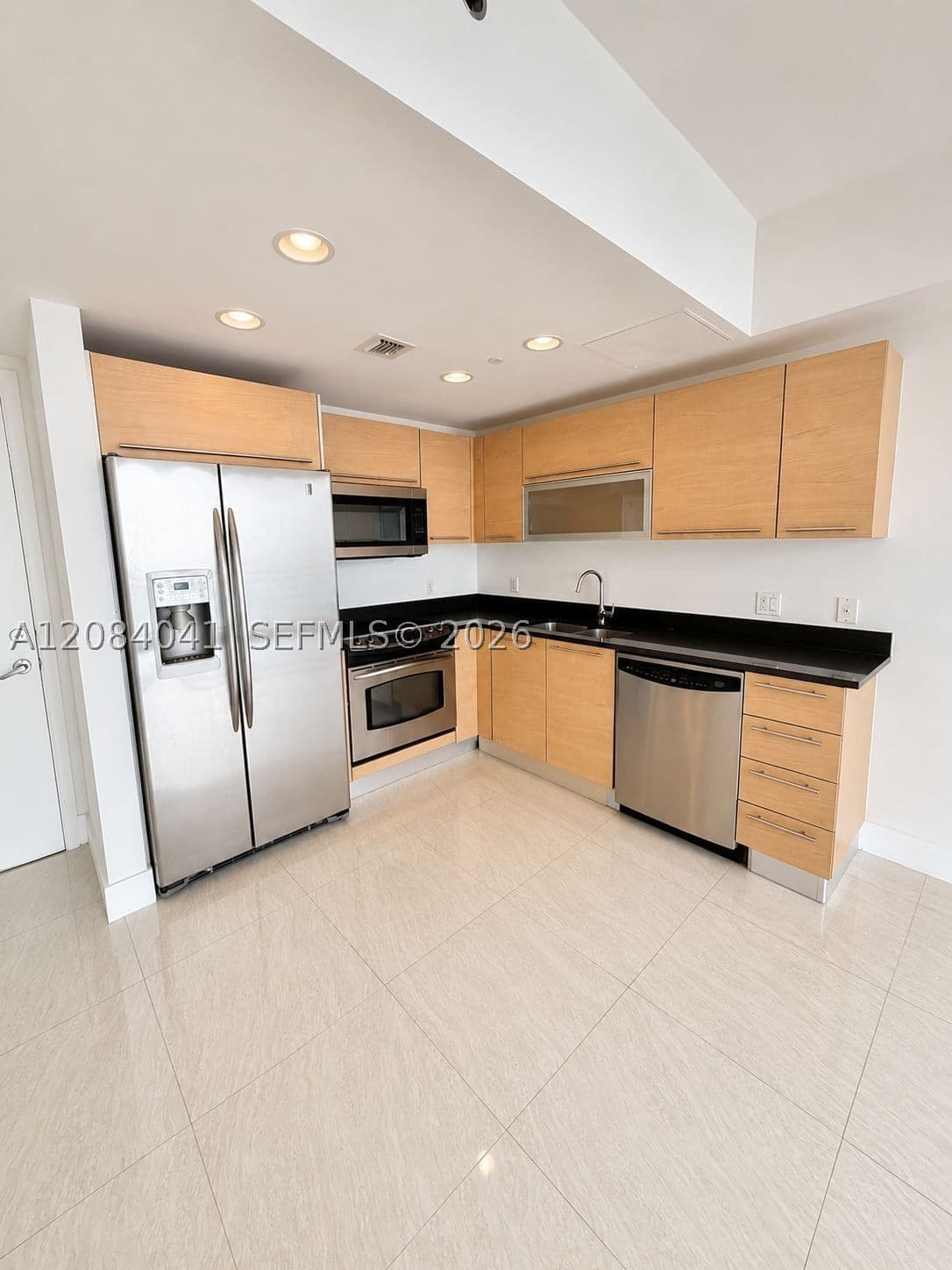 1+1 Condo — 951 Brickell Ave #1609, Miami, FL 33131