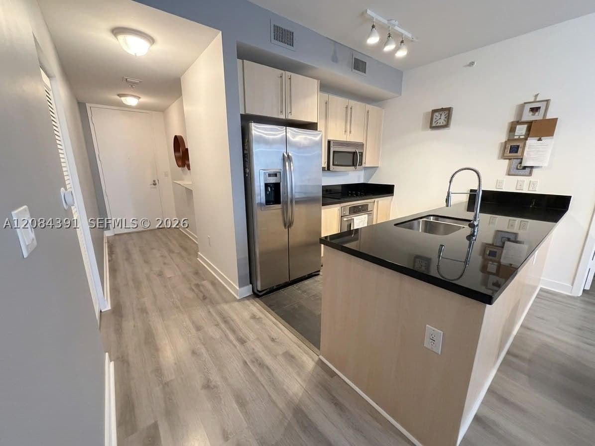 2+1 Condo — 79 12th St #2410-S, Miami, FL 33130