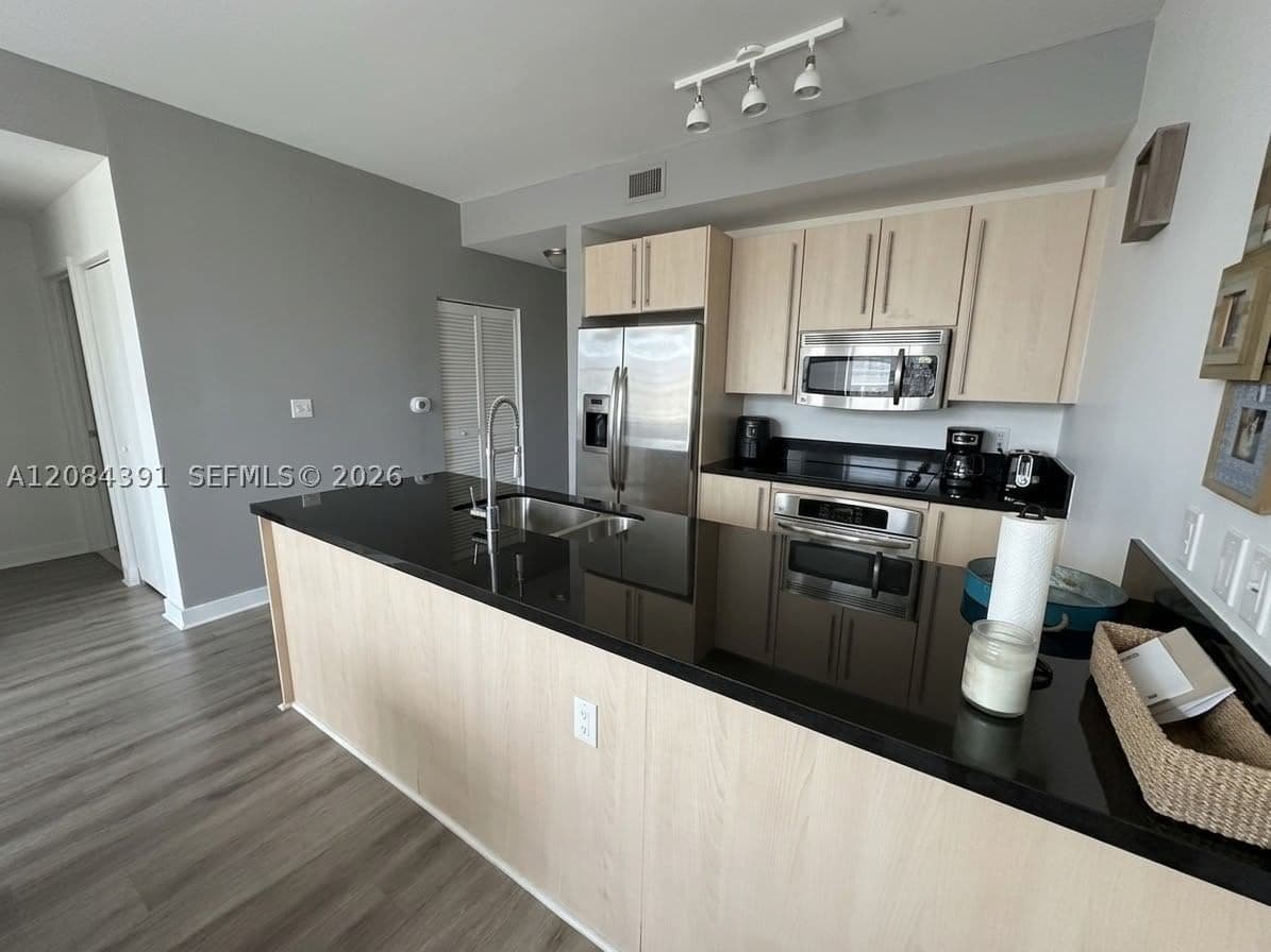 2+1 Condo — 79 12th St #2410-S, Miami, FL 33130