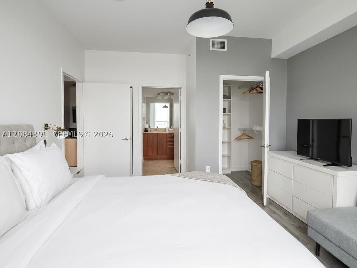 2+1 Condo — 79 12th St #2410-S, Miami, FL 33130