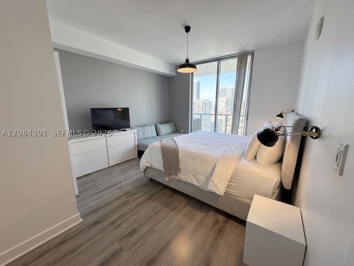 2+1 Condo — 79 12th St #2410-S, Miami, FL 33130