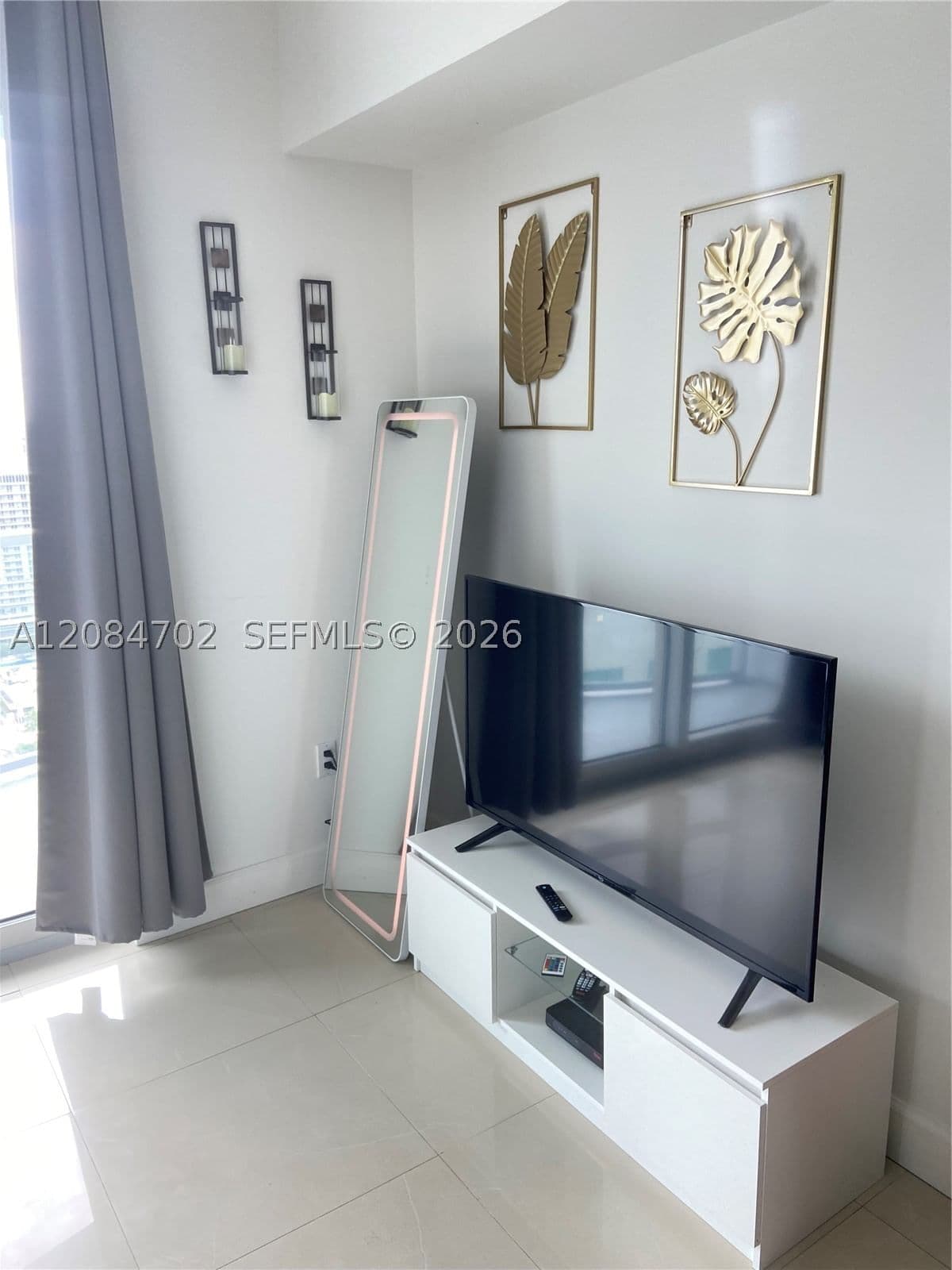 Condo — 185 7th St #3206, Miami, FL 33130