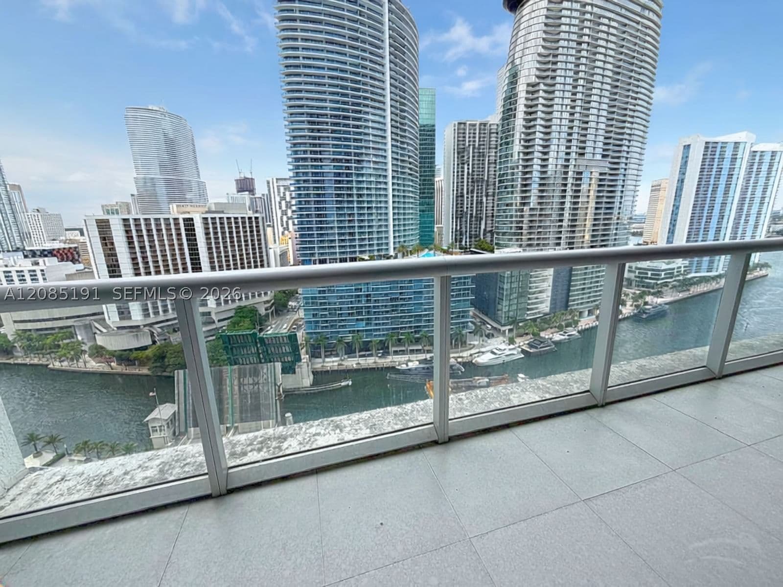 1-bedroom Condo — 485 Brickell Ave #2303, Miami, FL 33131