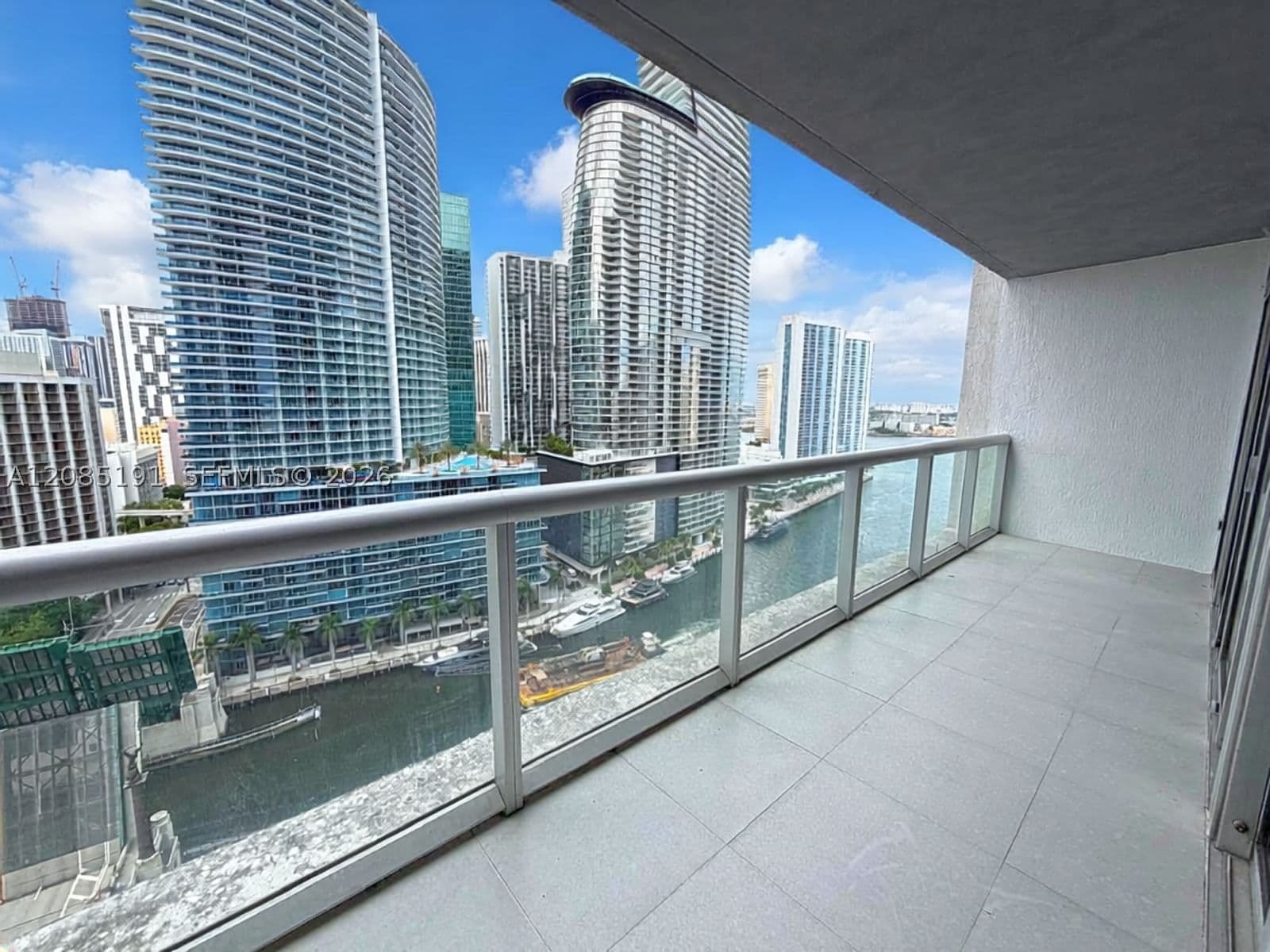 1-bedroom Condo — 485 Brickell Ave #2303, Miami, FL 33131
