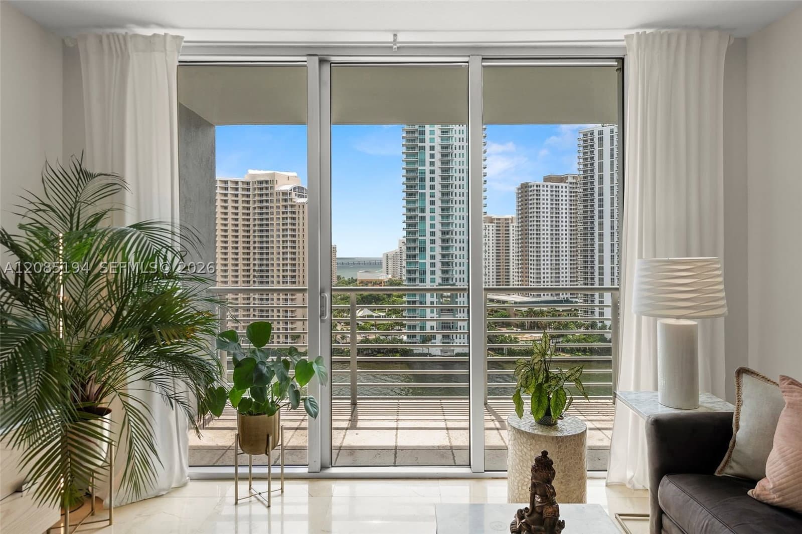 2-bedroom Condo — 335 Biscayne Blvd #1801, Miami, FL 33131