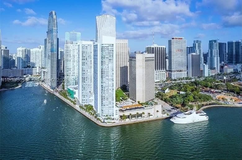 2-bedroom Condo — 335 Biscayne Blvd #1801, Miami, FL 33131