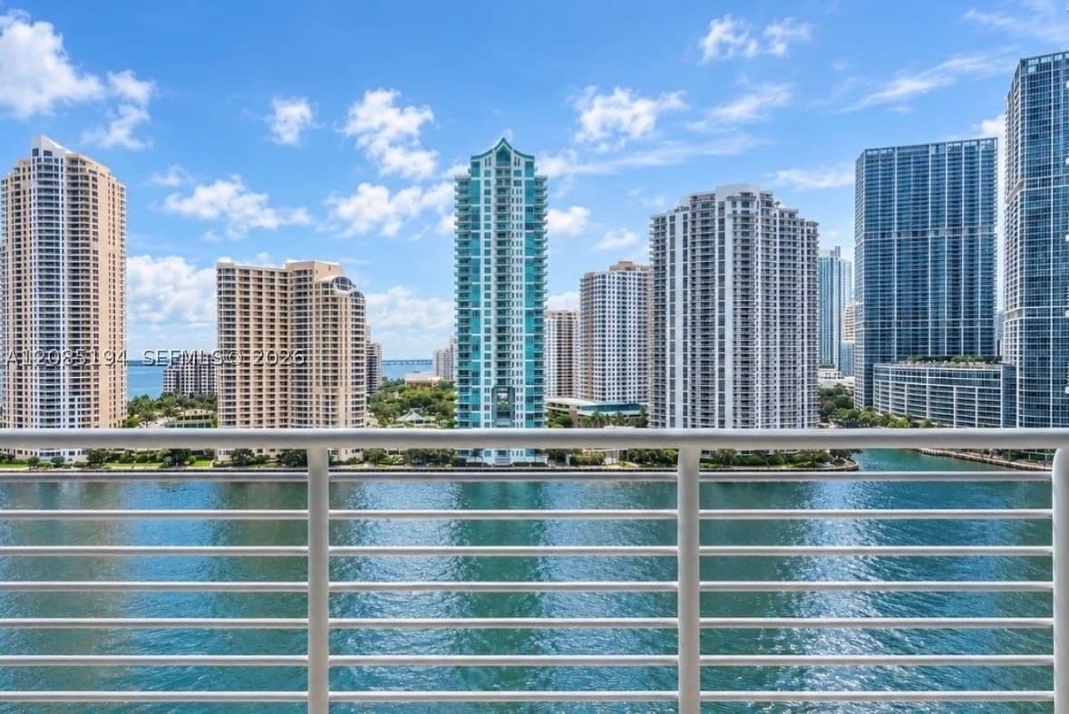 2-bedroom Condo — 335 Biscayne Blvd #1801, Miami, FL 33131
