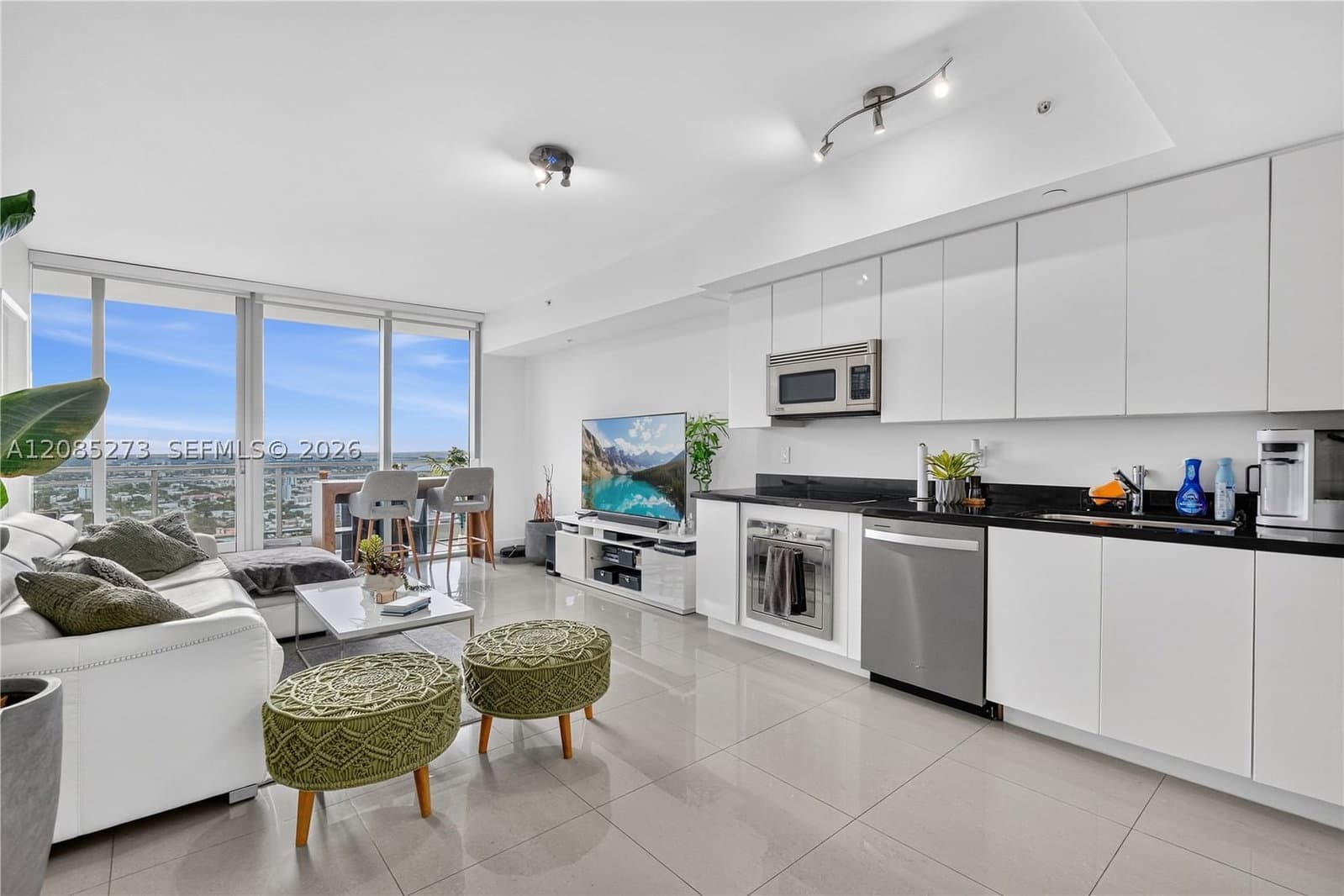 1+1 Condo — 92 3rd St #4407, Miami, FL 33130