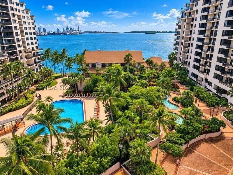 1+1 Condo — 540 Brickell Key Dr #1603, Miami, FL 33131