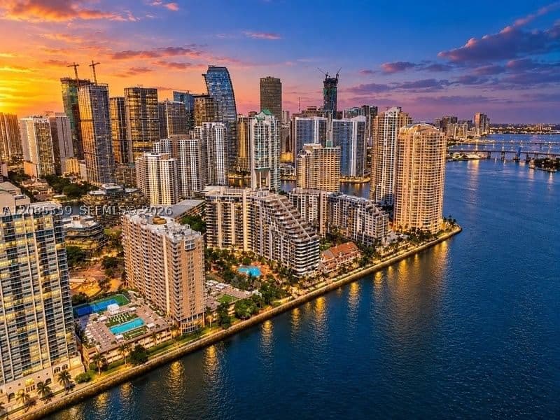 1+1 Condo — 540 Brickell Key Dr #1603, Miami, FL 33131