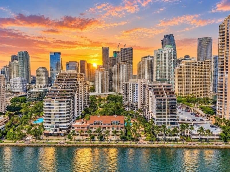1+1 Condo — 540 Brickell Key Dr #1603, Miami, FL 33131